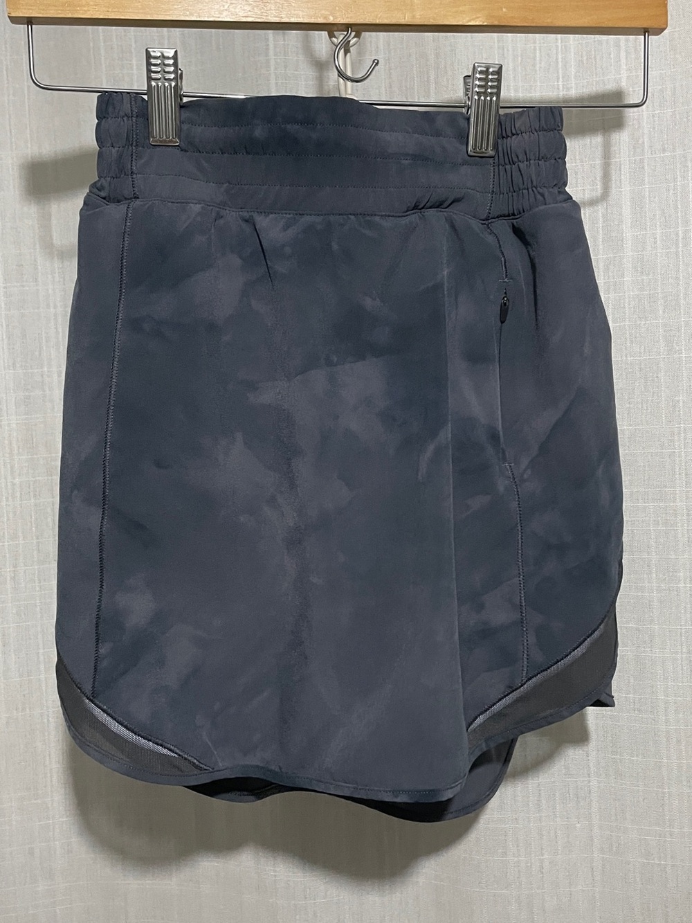 Lululemon Women’s Dark Grey tie-dye Skirt w/ Built-In Shorts Size 2